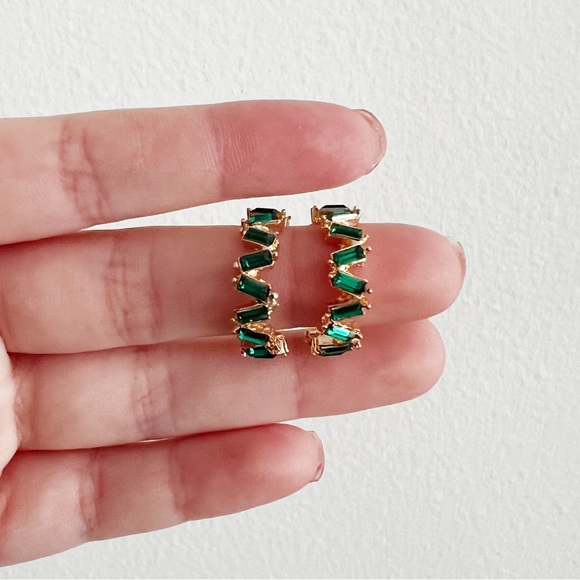 🎉HP🎉 Emerald Cuff Hoop Earrings - Picture 2 of 7
